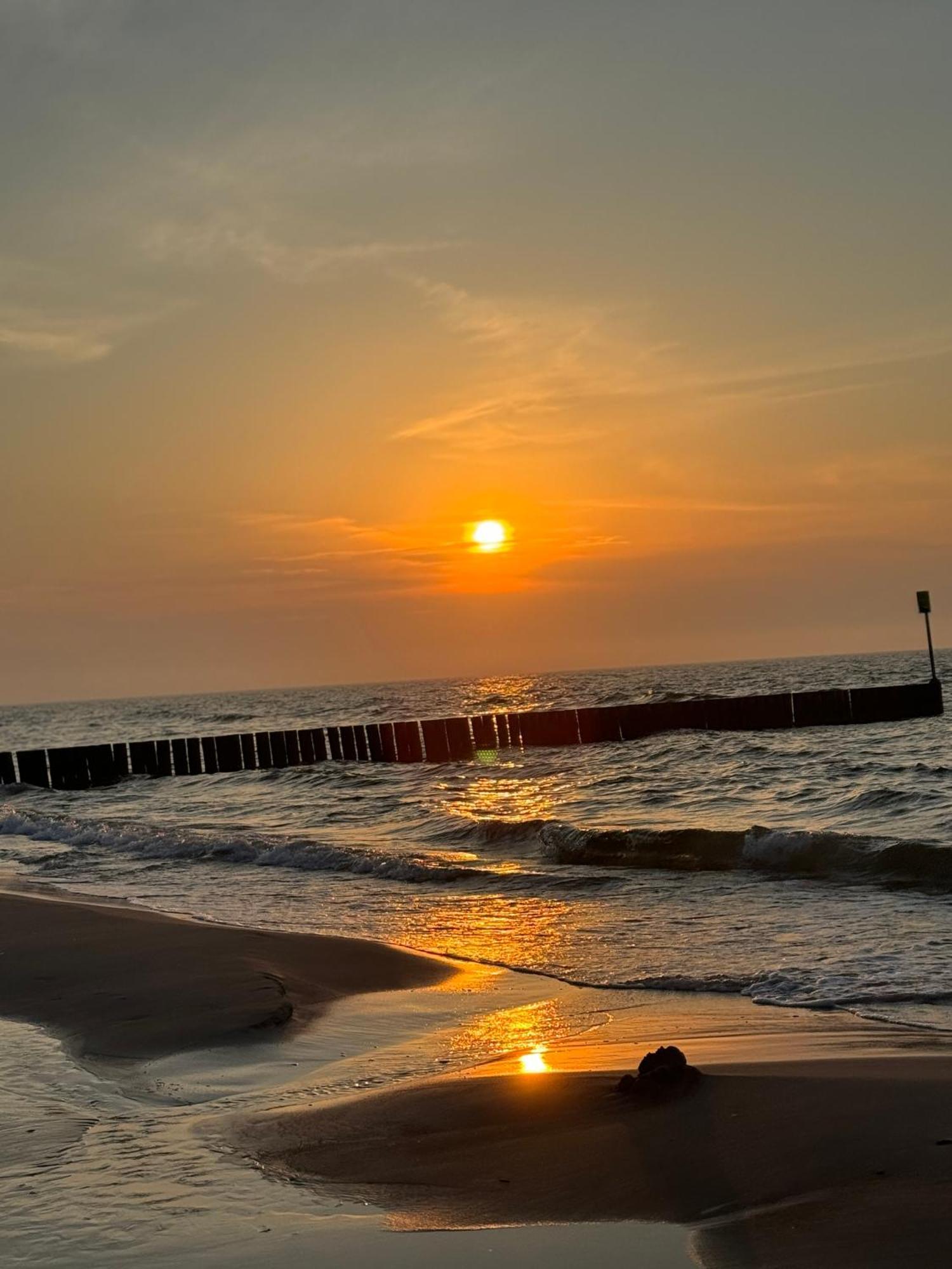 4Summer Kolobrzeg Apartamenty White Blue Sauna & Fitness & Parking 100 Metrow Do Pieknej Szerokiej Piaszczystej Plazy, Wspanialy Widok Z Duzego Tarasu! 100 Meter Zu Einem Schoenen Breiten Sandstrand, Herrliche Aussicht Von Einer Grossen Terrasse! Exterior foto